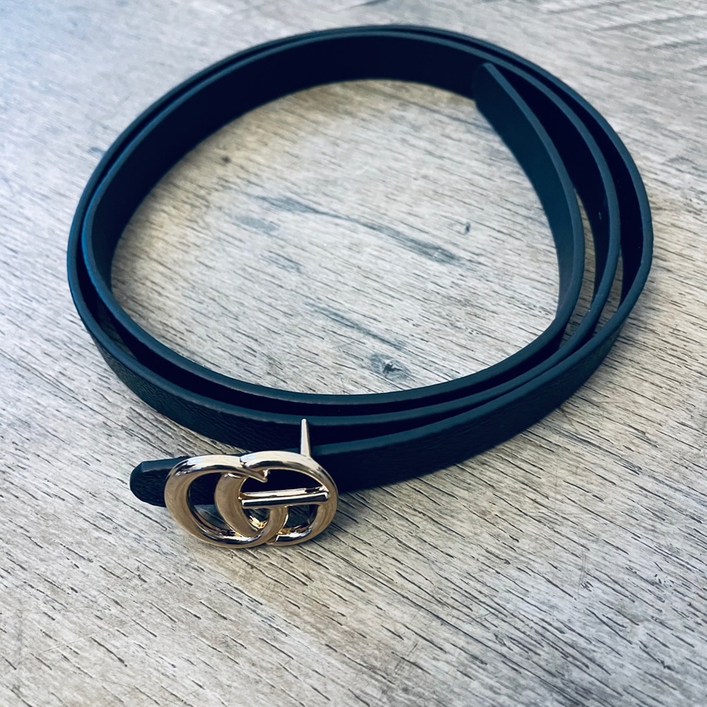 Black Faux leather metal ring buckle skinny belt - Picture 2 of 5